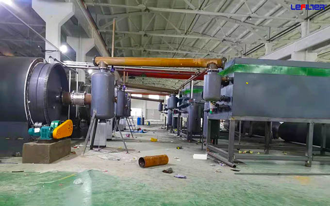 國內有多少家正規(guī)的廢輪胎煉油廠？