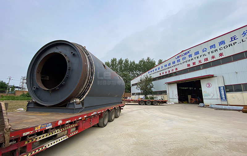 生活垃圾煉油設(shè)備裝車發(fā)出