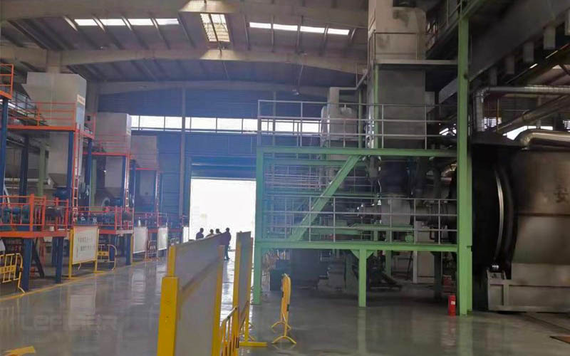 廢棄輪胎煉油現(xiàn)場