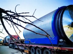 連續(xù)三天廢輪胎煉油設(shè)備發(fā)貨現(xiàn)場